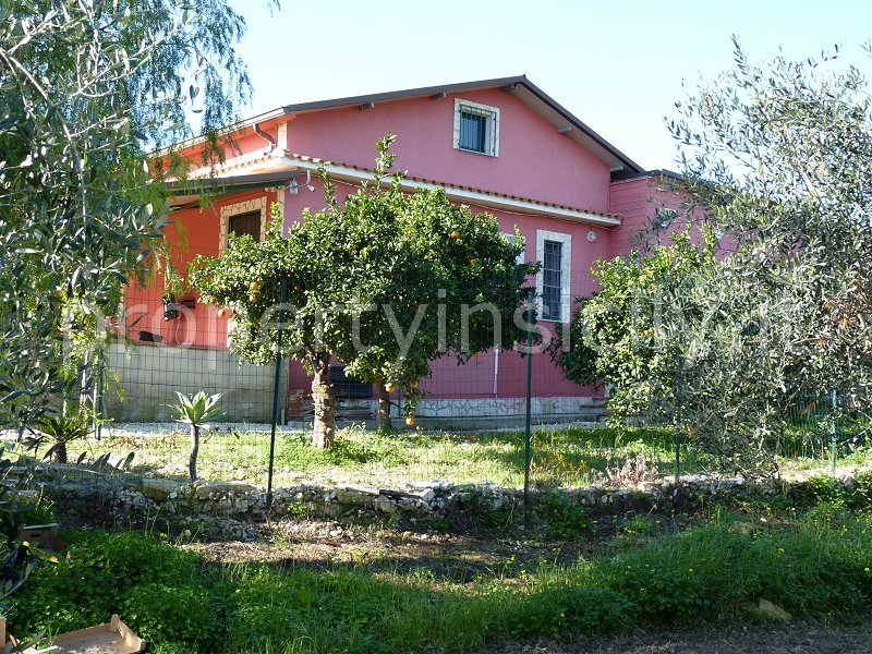 Villa for sale in Avola house in the countryside with agricultural
